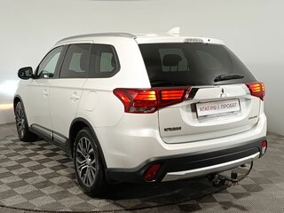 2018 Mitsubishi Outlander III Рестайлинг 2, белый, 1990000 рублей, вид 5