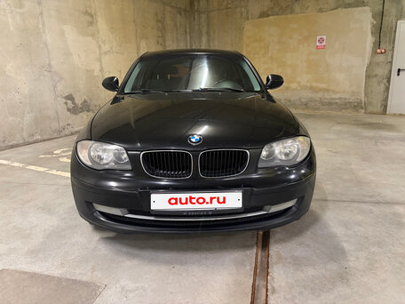 2011 BMW 1 серии 118i I (E81/E82/E87/E88) Рестайлинг, чёрный, вид 2