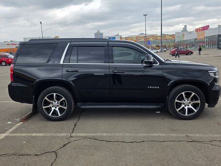 2017 Chevrolet Tahoe IV, чёрный, 4800000 рублей, вид 3