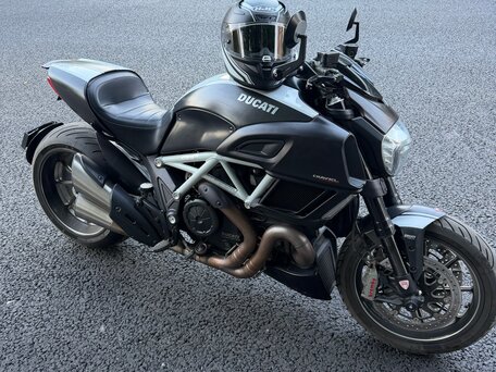 2014 Ducati Diavel Carbon, белый, 999999 рублей, вид 1