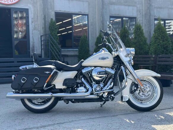 2014 Harley-Davidson Road King, белый, 2000000 рублей - вид 17