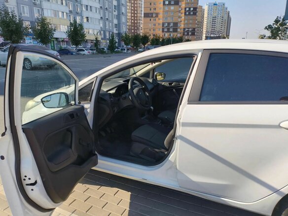 2018 Ford Fiesta Mk6 Рестайлинг, белый, 749000 рублей - вид 13