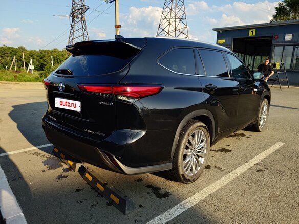 2022 Toyota Highlander IV (XU70), чёрный, 5350000 рублей - вид 3