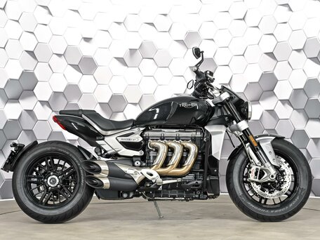 2023 Triumph Rocket 3, чёрный, 2199000 рублей, вид 3