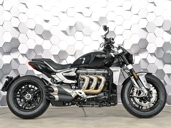 2023 Triumph Rocket 3, чёрный, 2199000 рублей - вид 2