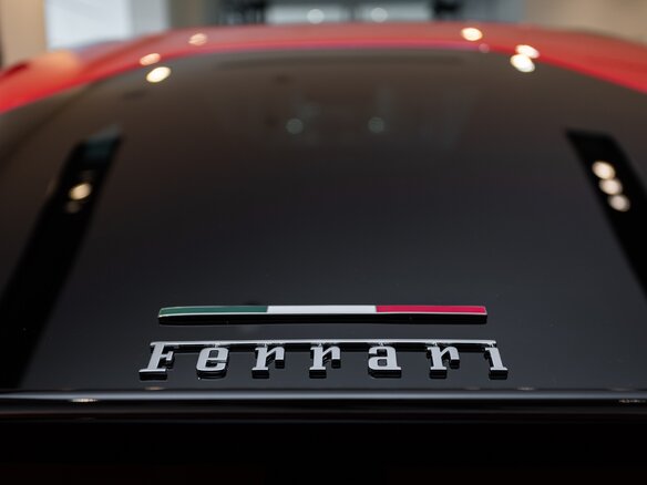 2025 Ferrari 12Cilindri, красный - вид 19