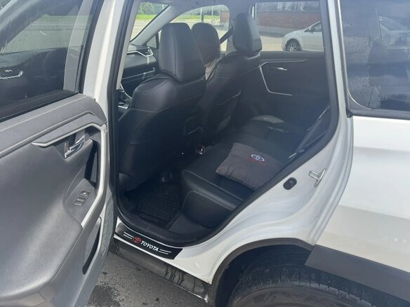 2020 Toyota RAV4 V (XA50), белый, 3400000 рублей - вид 7