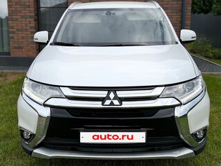 2017 Mitsubishi Outlander III Рестайлинг 2, белый, 2000000 рублей, вид 3