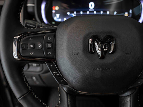 2026 Ram 1500 Crew Cab V Рестайлинг, серебристый, 12105636 рублей - вид 33