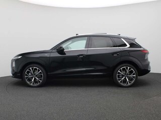 2026 Audi Q3 e-hybrid III (FJ), чёрный, 6575000 рублей, вид 2
