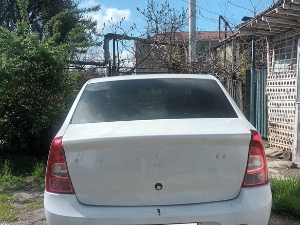 2010 Renault Logan I Рестайлинг, белый, 350000 рублей - вид 2