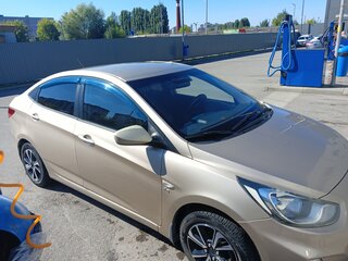 2011 Hyundai Solaris I, бежевый, 620000 рублей, вид 4