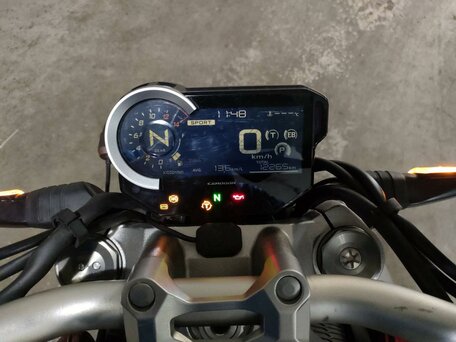 2018 Honda CB 1000R, красный, 1099000 рублей, вид 5