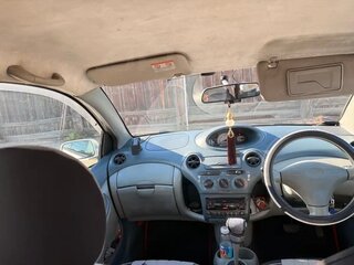 2001 Toyota Vitz I (P10), белый, 310000 рублей, вид 5