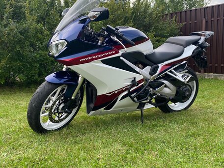 2019 Honda VFR 800, белый, 920000 рублей, вид 3