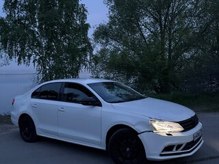 2015 Volkswagen Jetta VI Рестайлинг, белый, 650000 рублей, вид 3