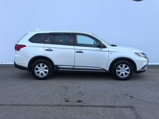 2017 Mitsubishi Outlander III Рестайлинг 2, белый, 1340000 рублей, вид 3