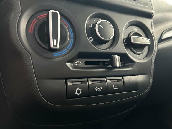 2026 Lada (ВАЗ) Granta Cross I Рестайлинг, белый, 1205000 рублей - вид 9