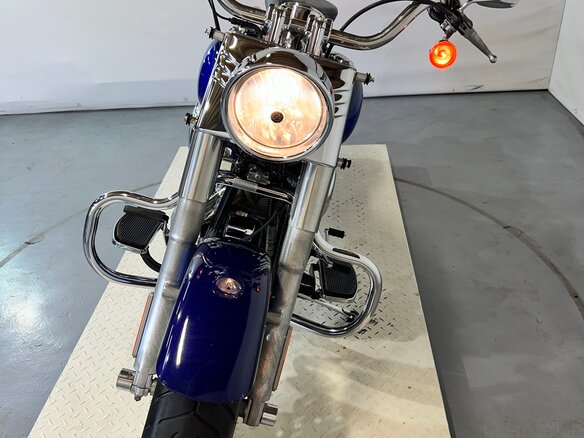 2007 Harley-Davidson Fat Boy, синий, 610000 рублей - вид 2
