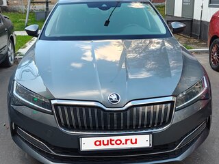 2022 Skoda Superb III Рестайлинг, серебристый, 2800000 рублей, вид 1