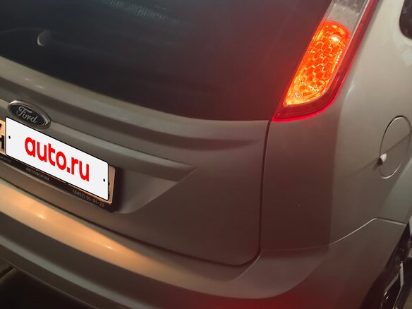 2010 Ford Focus II Рестайлинг, серебристый, 790000 рублей - вид 11