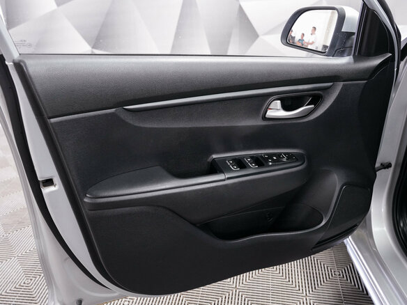 2018 Kia Rio IV, серебристый, 1144000 рублей - вид 15