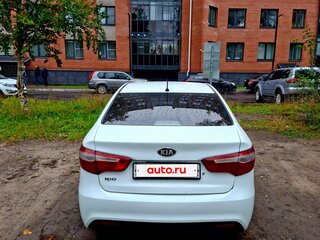 2013 Kia Rio III, белый, 390000 рублей, вид 4