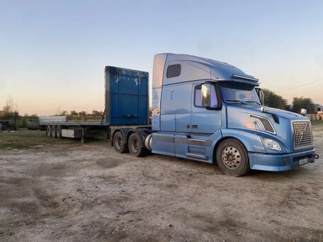 2003 Volvo VNL, голубой, 3200000 рублей, вид 3