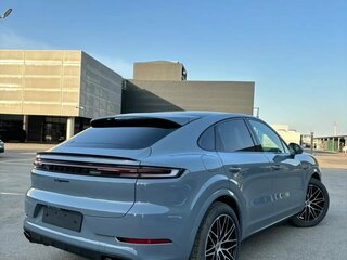 2026 Porsche Cayenne E-Hybrid Coupé III Рестайлинг, серый, 18990000 рублей, вид 3