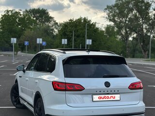 2018 Volkswagen Touareg III, белый, 3700000 рублей, вид 2