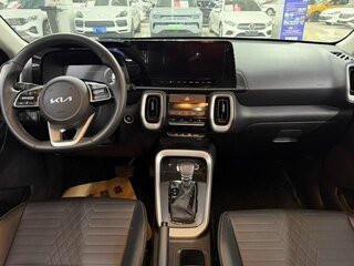 2024 Kia Sonet I Рестайлинг, белый, 1930000 рублей, вид 3