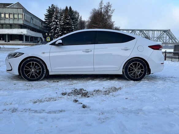2017 Hyundai Elantra VI (AD), белый, 1400000 рублей - вид 7