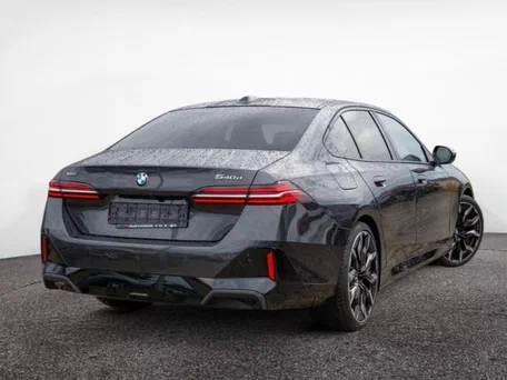 2025 BMW 5 серии 540d xDrive VIII (G60/G61/G68), чёрный, 9800000 рублей, вид 3