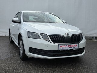 2017 Skoda Octavia III (A7) Рестайлинг, белый, 920000 рублей, вид 3