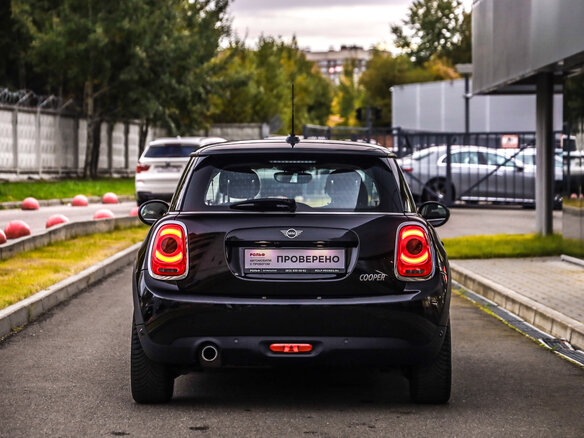 2019 Mini Hatch Cooper III (F55/F56) Рестайлинг, чёрный, 2263777 рублей - вид 6