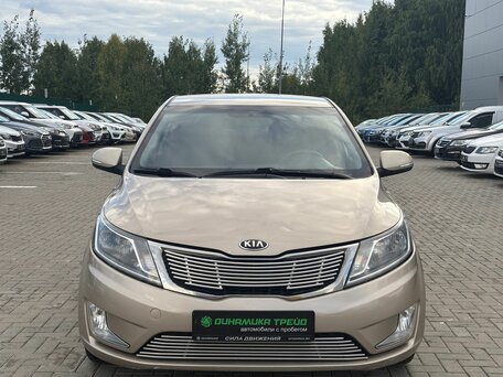 2014 Kia Rio 6-speed III, бежевый, 950000 рублей, вид 3