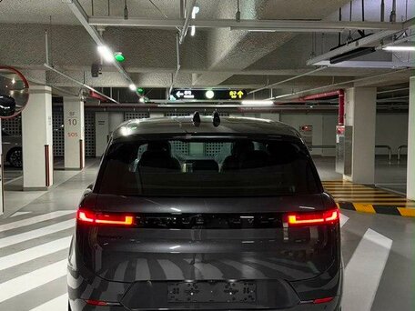 2026 Land Rover Range Rover Sport P400 MHEV III, серый, 18190000 рублей, вид 5