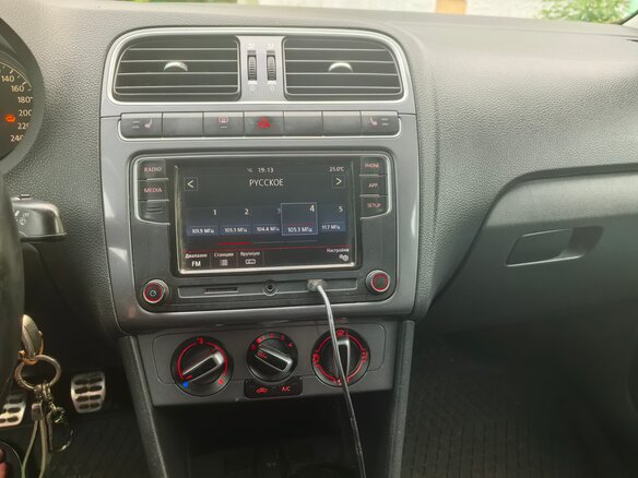 2018 Volkswagen Polo V Рестайлинг, белый, 1100000 рублей - вид 8