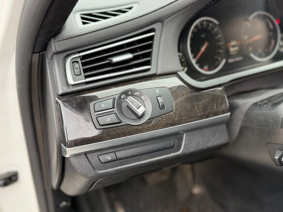 2013 BMW 7 серии 740d xDrive V (F01/F02/F04) Рестайлинг, белый, 2088000 рублей - вид 25