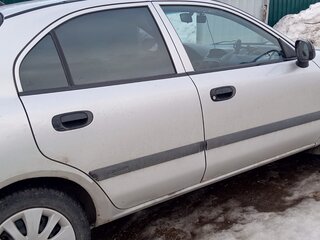 2001 Mitsubishi Carisma I Рестайлинг, серебристый, 350000 рублей, вид 2