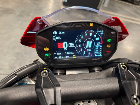 2024 Ducati Monster 937, чёрный - вид 12