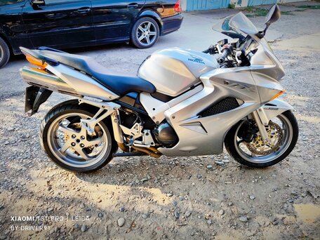 2005 Honda VFR 800, серый, 600000 рублей, вид 4