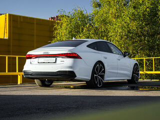2021 Audi A7 45 TFSI II (4K), белый, 5458000 рублей, вид 4