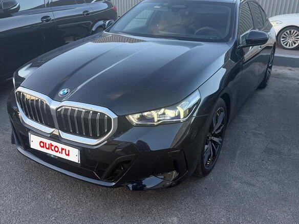 2026 BMW 5 серии 530i xDrive VIII (G60/G61/G68), синий, 9200000 рублей