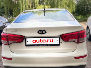 2016 Kia Rio III Рестайлинг, белый, 930000 рублей, вид 3
