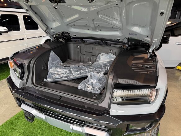 2026 GMC Hummer EV, серый - вид 5