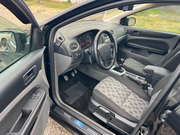 2010 Ford Focus II Рестайлинг, чёрный, 599000 рублей - вид 9