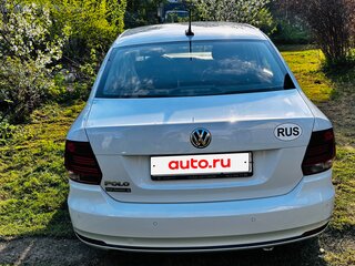 2017 Volkswagen Polo V Рестайлинг, белый, 1180000 рублей, вид 3