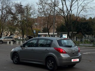 2013 Nissan Tiida I Рестайлинг, серый, 1350000 рублей, вид 4