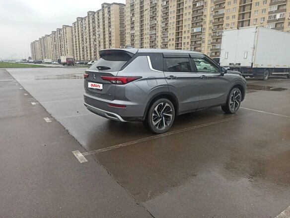 2021 Mitsubishi Outlander IV, серый, 3027000 рублей - вид 3
